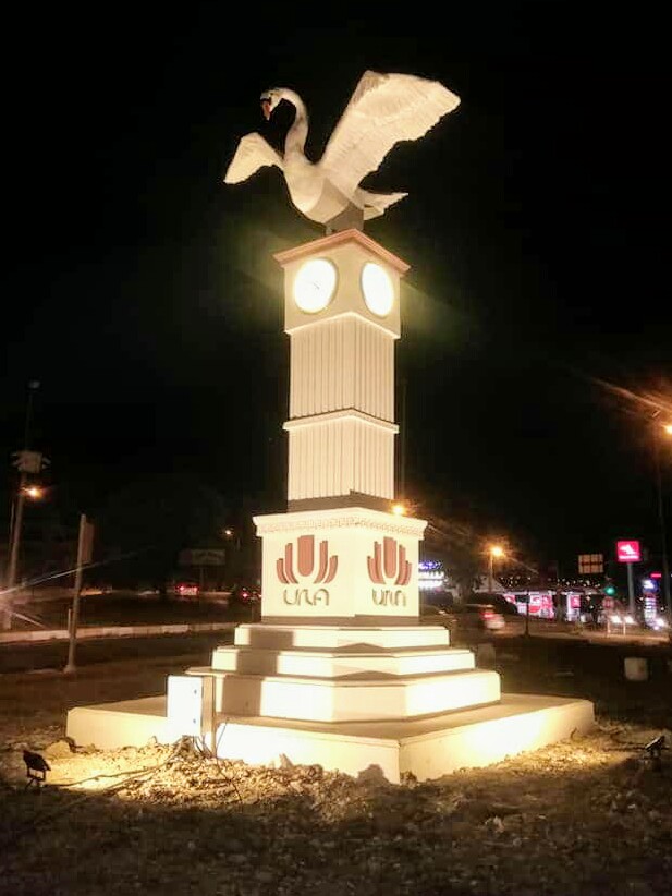 Kuğu heykeli yenilendi