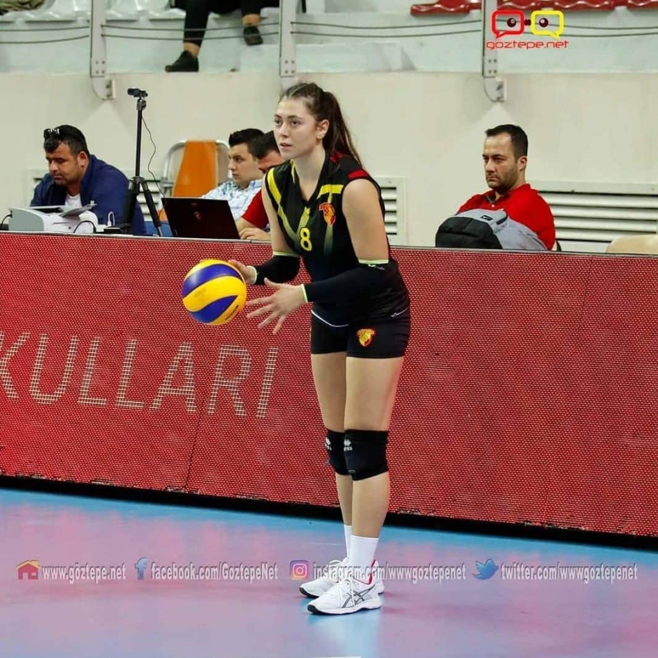Urlalı voleybolcu İstanbul'a transfer oldu 