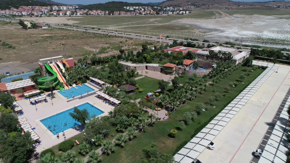 Hem mavi bayrağı. hem güvenli turizm belgesi var