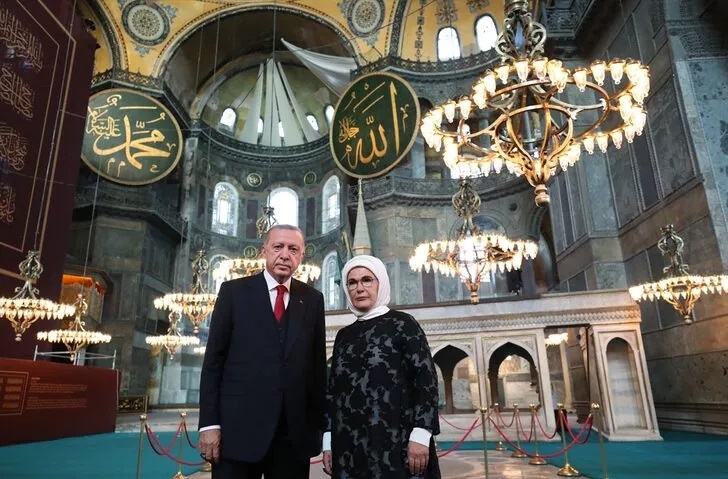 Ayasofya Camisi'nde namaz vakti perde inecek