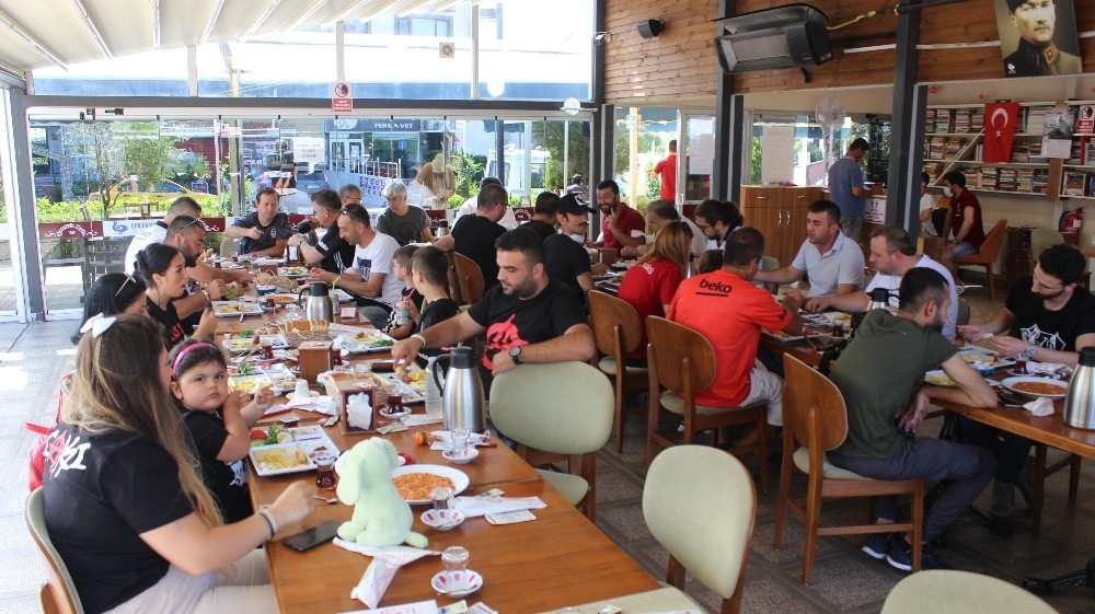 200 çocuğun yüzü bayramda gülecek