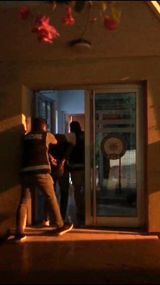 Alaçatı'da silahlı kişi yeni görüntüler çıkınca tekrar yakalandı