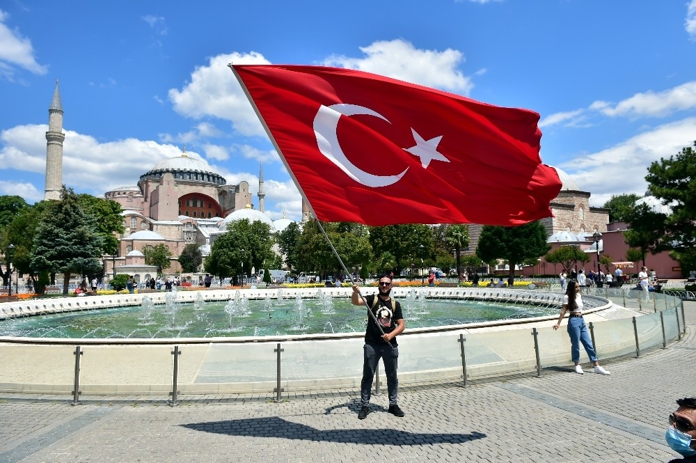 Anadolu akın akın Ayasofya'ya koşuyor