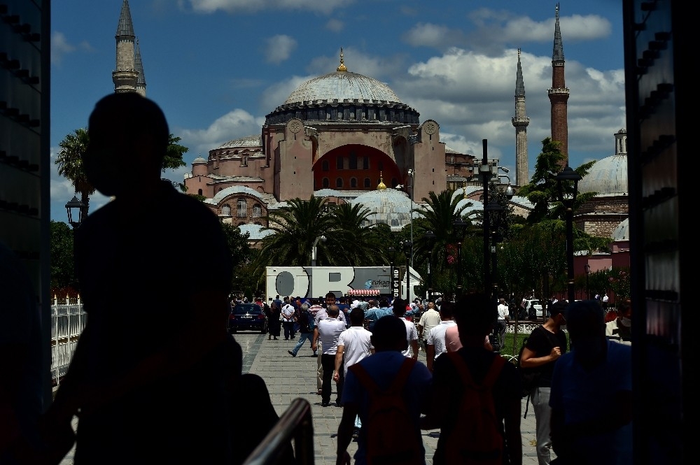 Anadolu akın akın Ayasofya'ya koşuyor