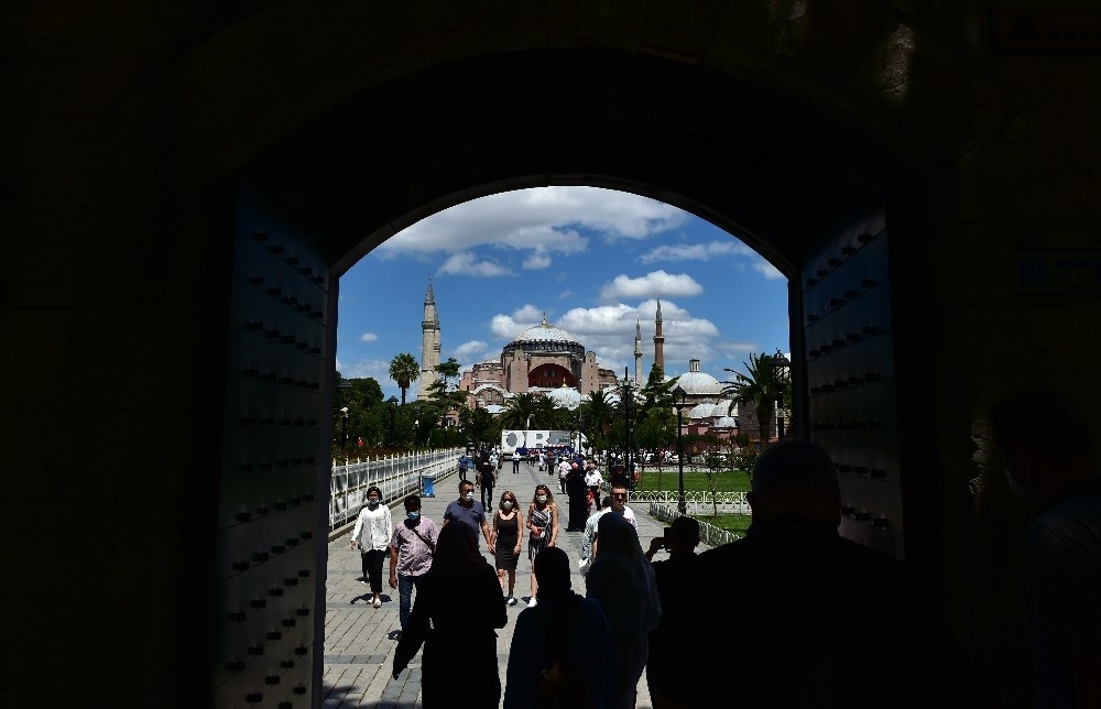 Anadolu akın akın Ayasofya'ya koşuyor
