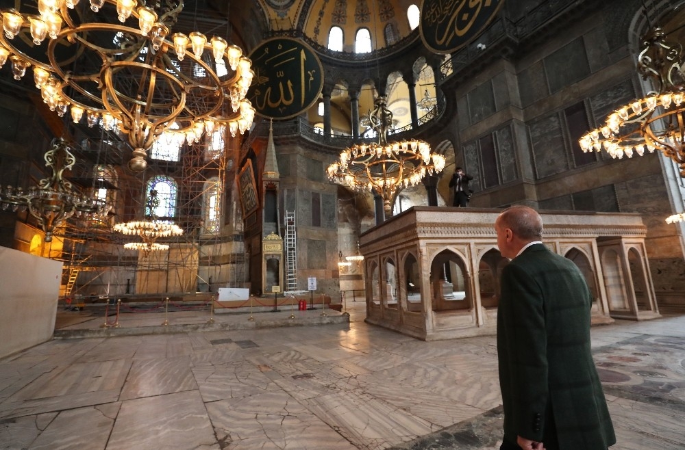 Ayasofya Camii'nde incelemelerde bulundu