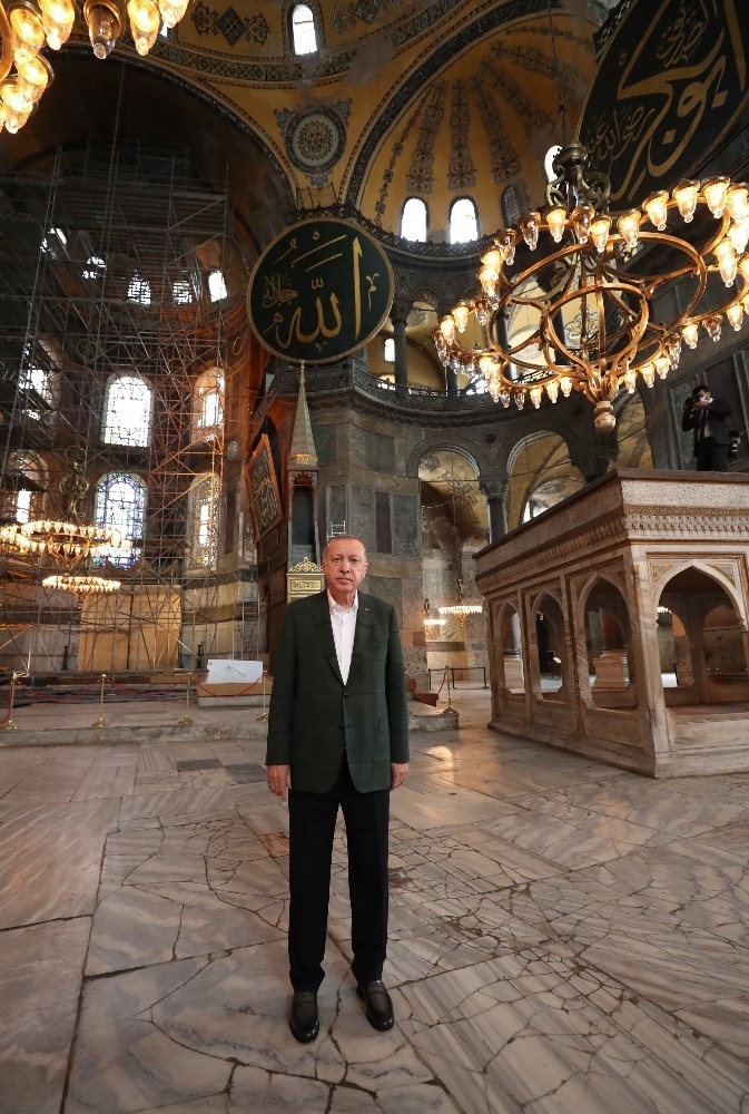 Ayasofya Camii'nde incelemelerde bulundu