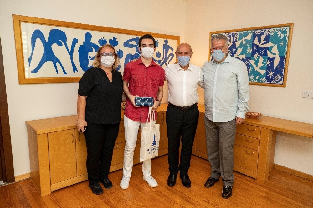 Başkan Soyer YKS Türkiye birincisini ağırladı