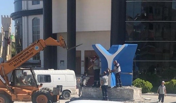 Belediye 'Kayı Anıtı'nı söktü