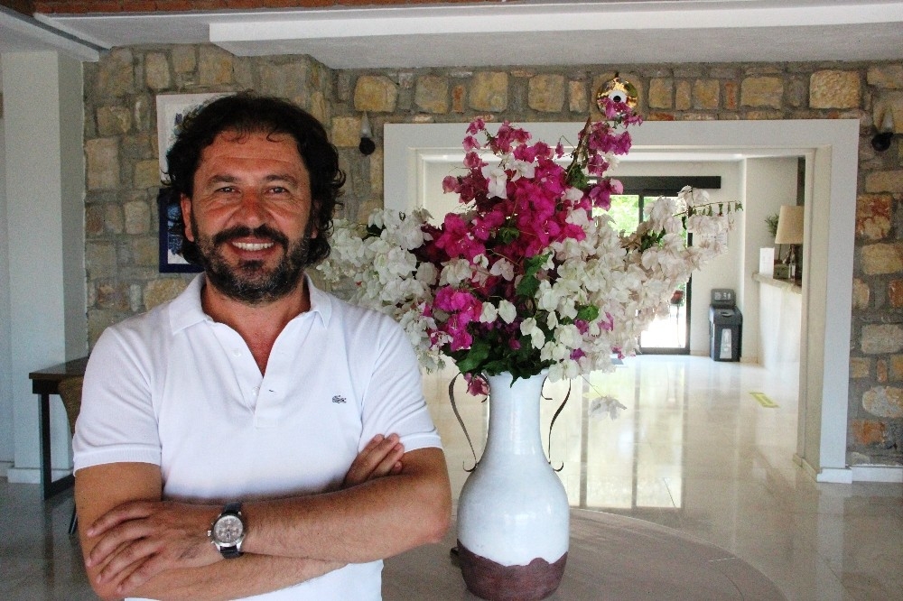 Bodrum'da sahiller doldu, trafik durma noktasına geldi