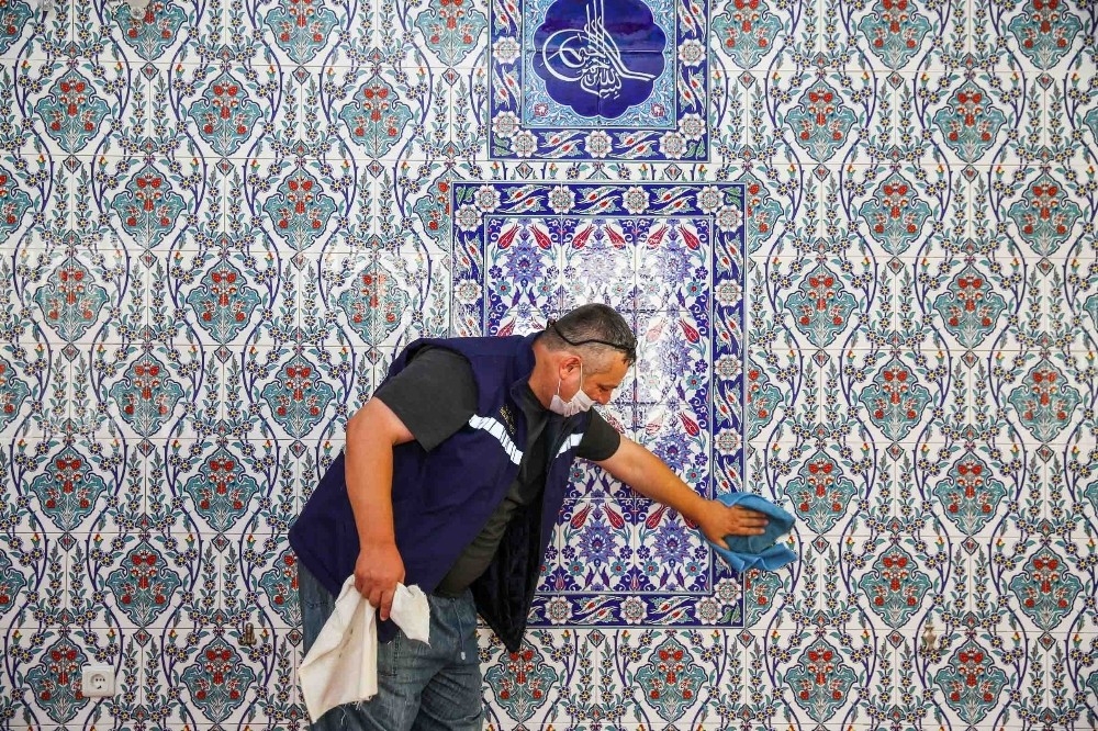 Buca'nın camilerinde bayram temizliği