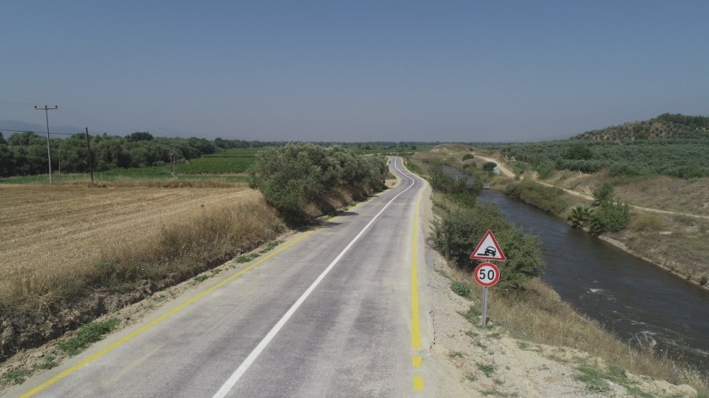 Büyükşehir, Manisa yollarına 300 bin ton beton döktü