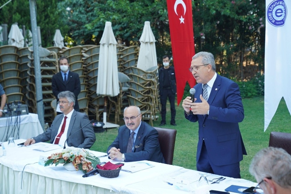 Ege Üniversitesi'nin ünlü danışmanları