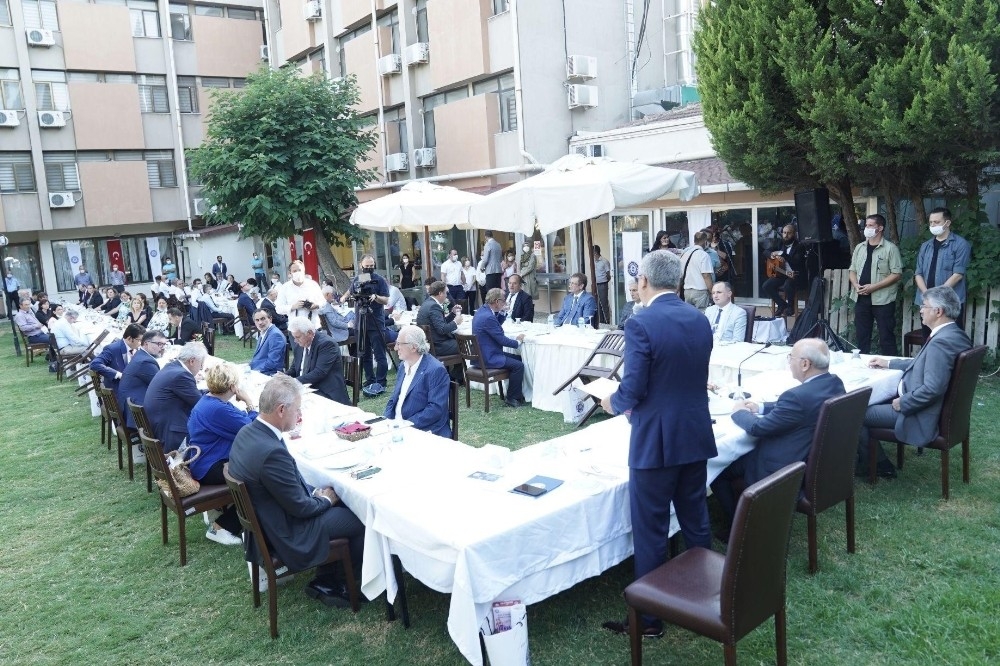 Ege Üniversitesi'nin ünlü danışmanları