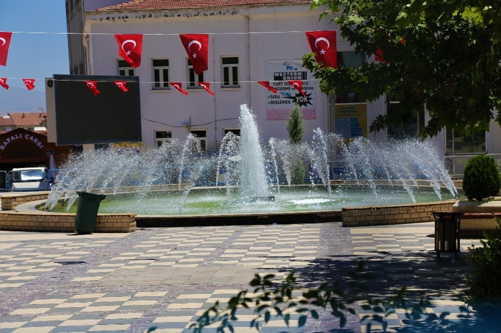 Elazığ'da termometreler 47 dereceyi gösterdi