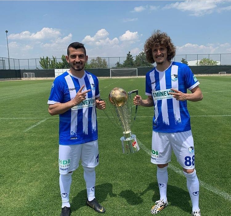 Erzurumspor kupayla poz verdi