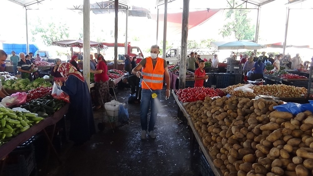 Esnaf korona çıktı, pazarın bir bölümü kapandı