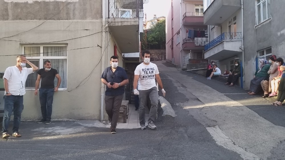 Evde tek başına yaşayan kadın ölü bulundu