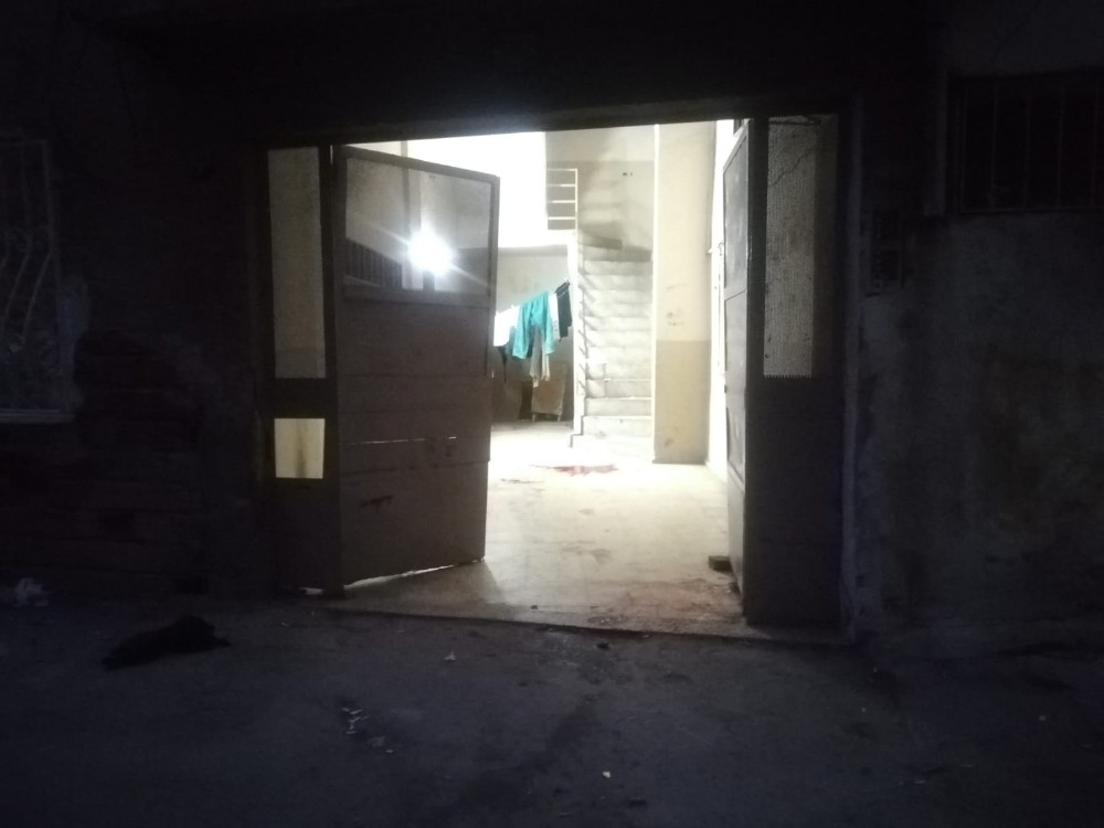 Evinin merdivenlerinde öldürdüler