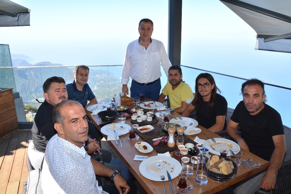 Gazeteciler, Basın Bayramını gökyüzünde kutladı