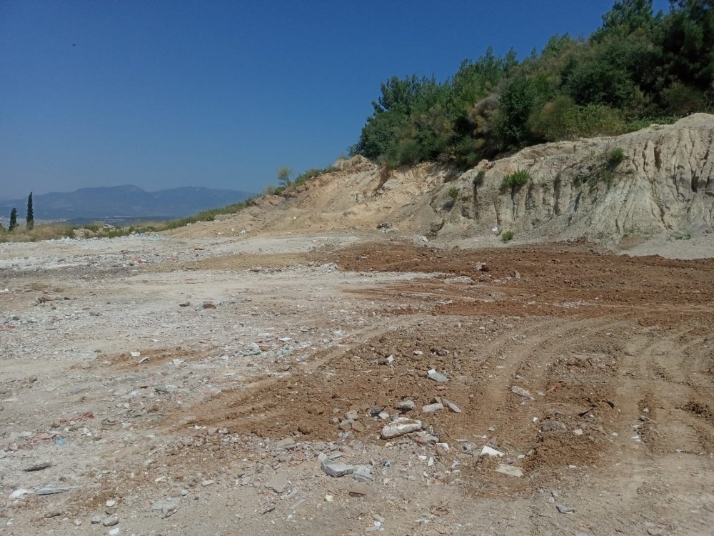 Gaziemir'de iki günde yaklaşık 400 ton moloz toplandı