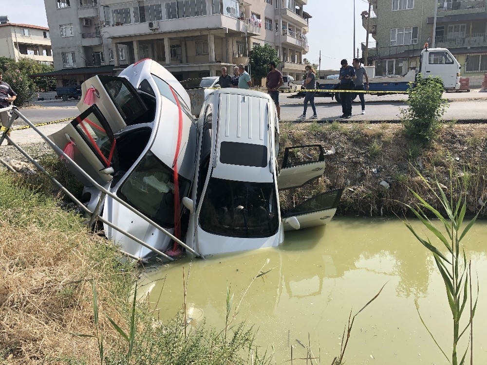 Gelin arabasıyla otomobil çarpışıp dereye uçtu: Gelin yaralandı
