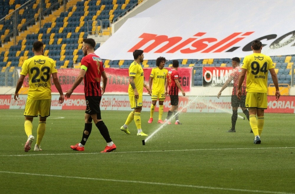 Gençlerbirliği-Fenerbahçe maçında ilginç an