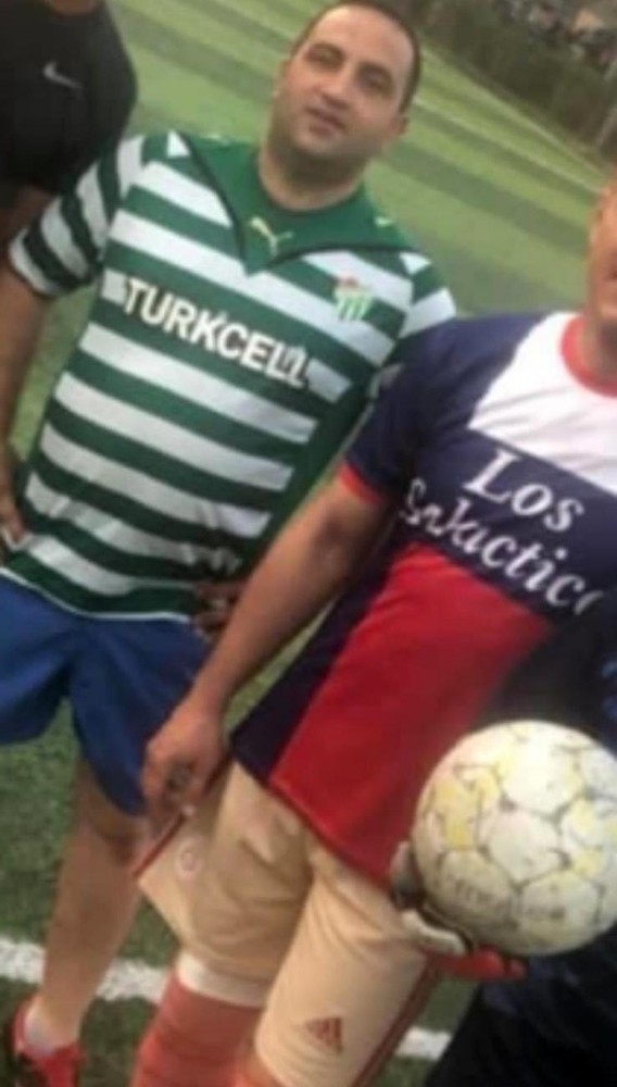 Halı sahada kalp krizi geçirdi, sağlıkçı arkadaşları kurtaramadı
