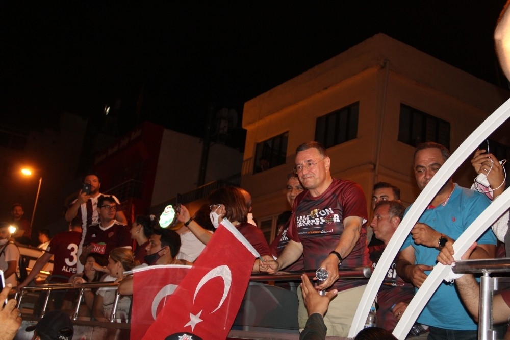 Hatayspor takımına konvoylu karşılama