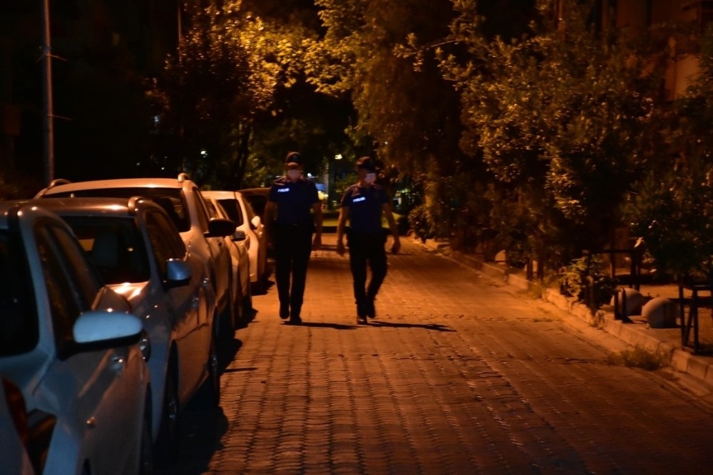 İzmir'de fuhuş sokaklarına baskın