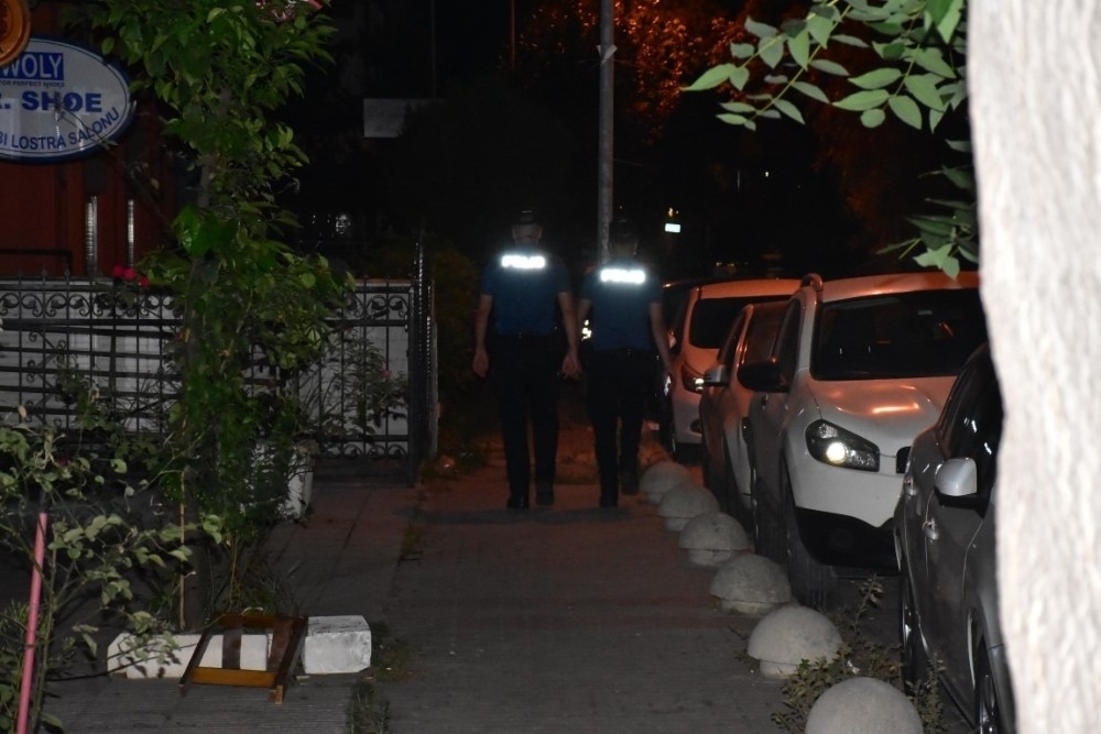 İzmir'de fuhuş sokaklarına baskın