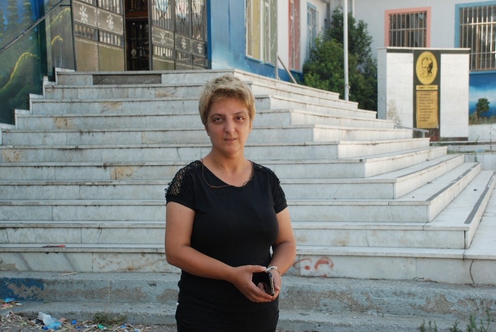 İzmir'de okulda öğretmen seçme kuyruğu