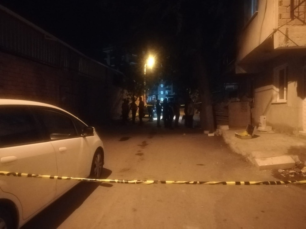 İzmir'de pompalı tüfekle vurulan kadın öldü