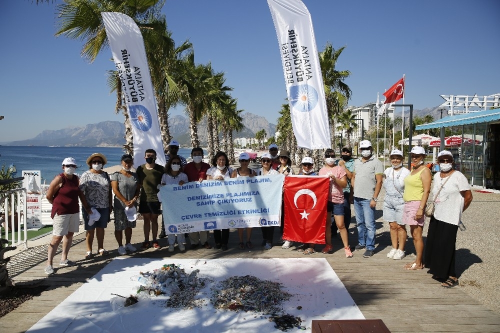 Konyaaltı sahili izmarit çöplüğüne döndü