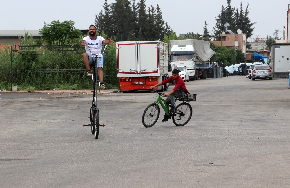Koronoya karşı 2 buçuk metrelik bisiklet yaptı