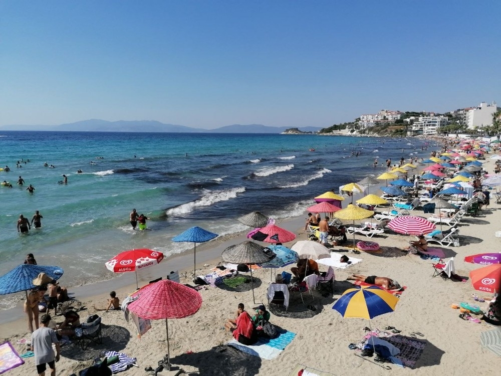 Kuşadası doldu, taştı