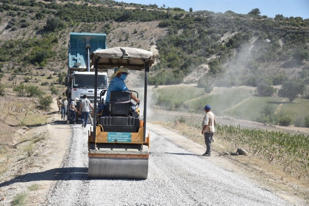 Manisa'da 5 farklı ekip 800 kilometrelik asfalt hedefi için çalışıyor