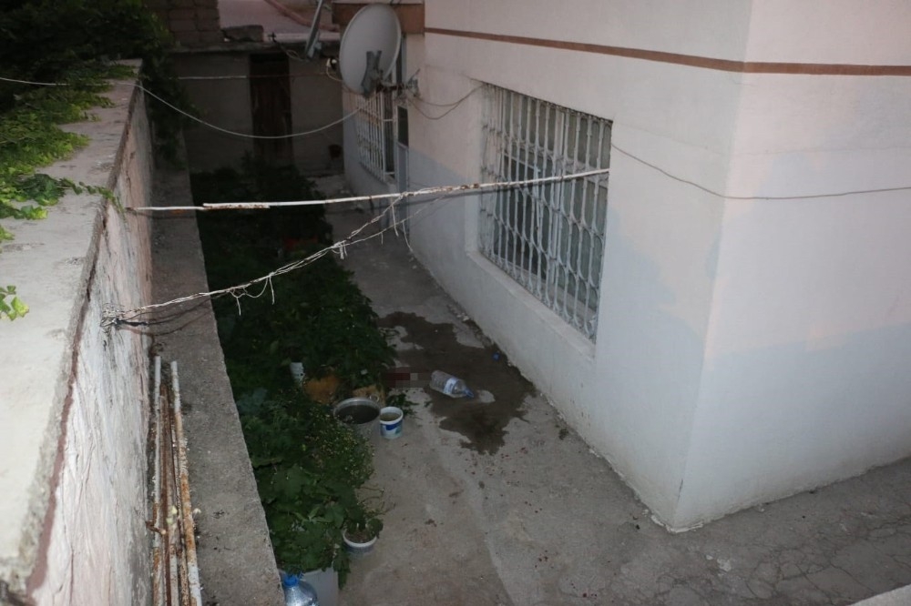 Minik Onur 4. kattan düştü