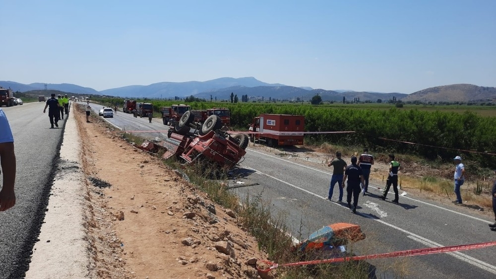Orman yangınına giden araç kaza yaptı: 2 ölü