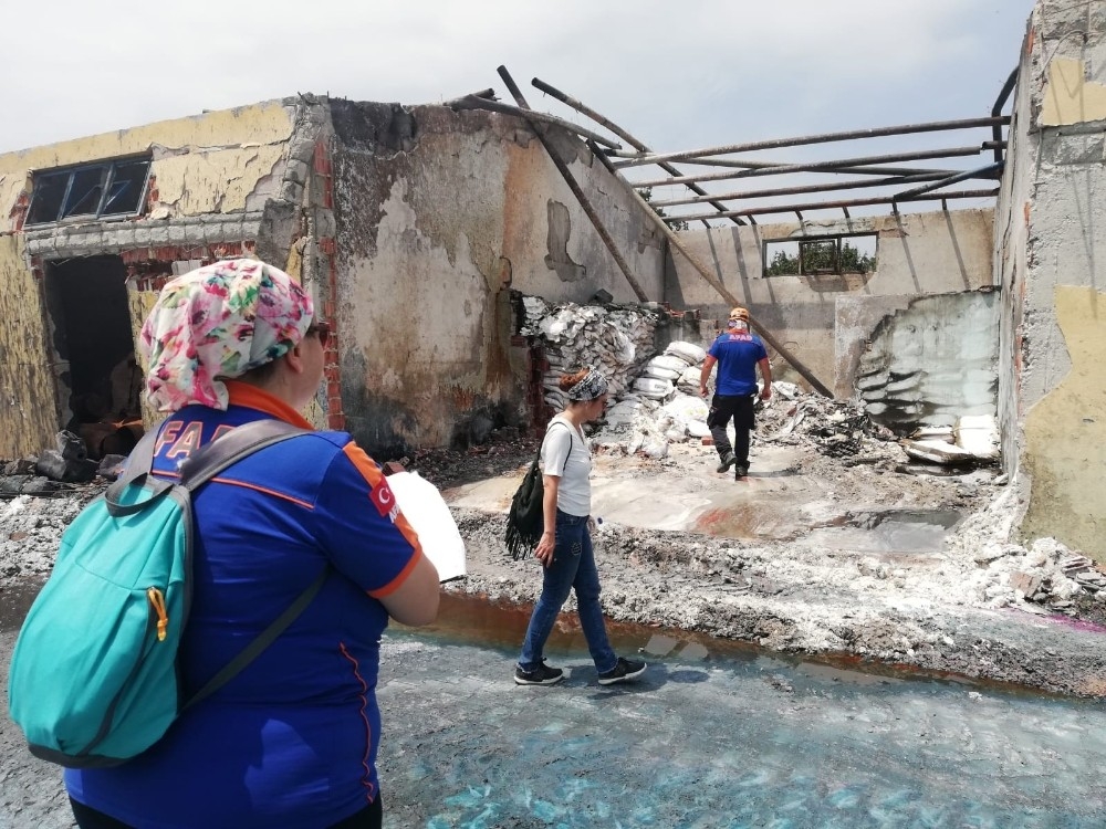 Patlamanın olduğu bölgedeki kimyasal atıklar boşaltılıyor