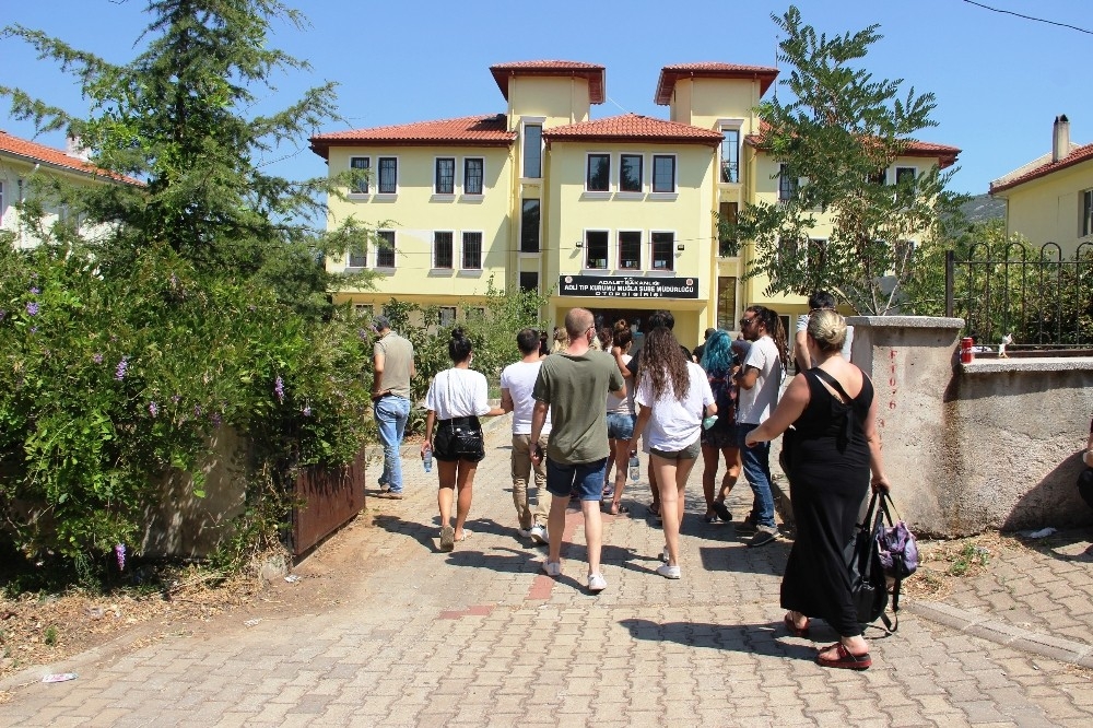 Pınar'ın ailesi cenazeyi bekliyor