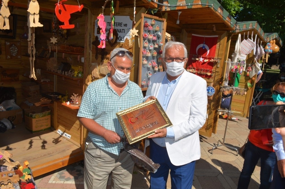 Sanat Sokağı'nda Müzisyen Lambalar