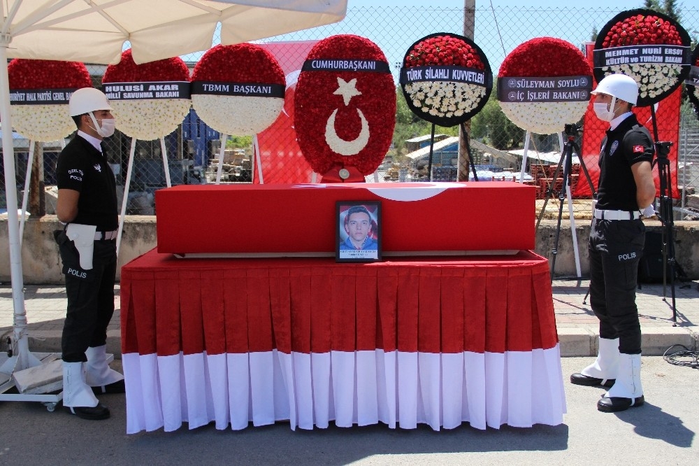 Şehit polis, İzmir'de son yolculuğuna uğurlandı