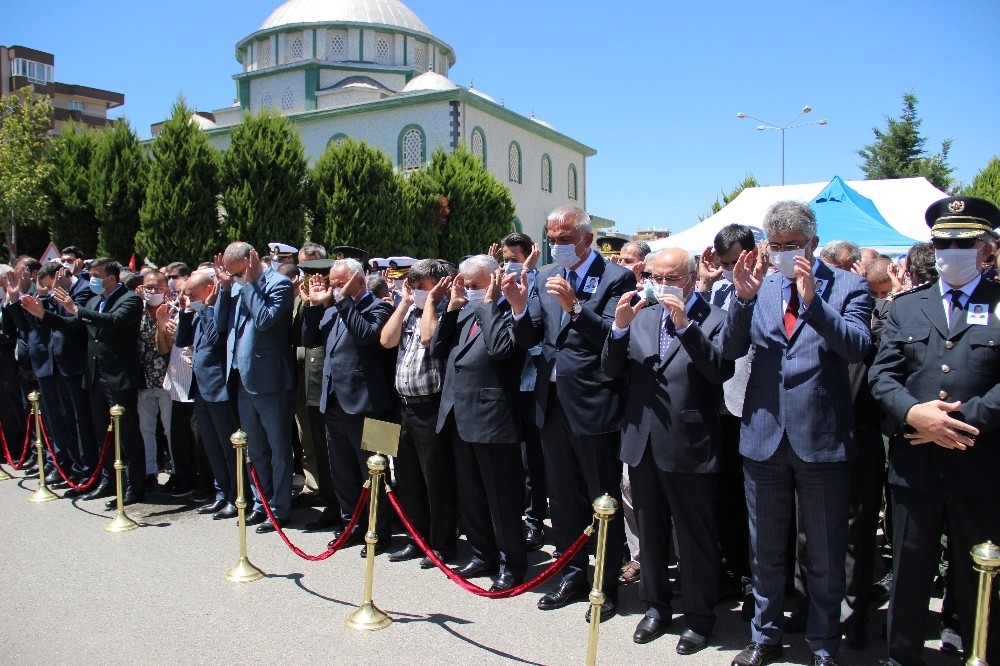 Şehit polis, İzmir'de son yolculuğuna uğurlandı