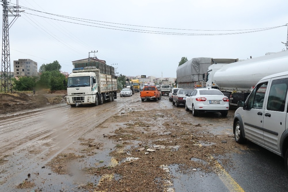 Sel suları arasında can pazarı