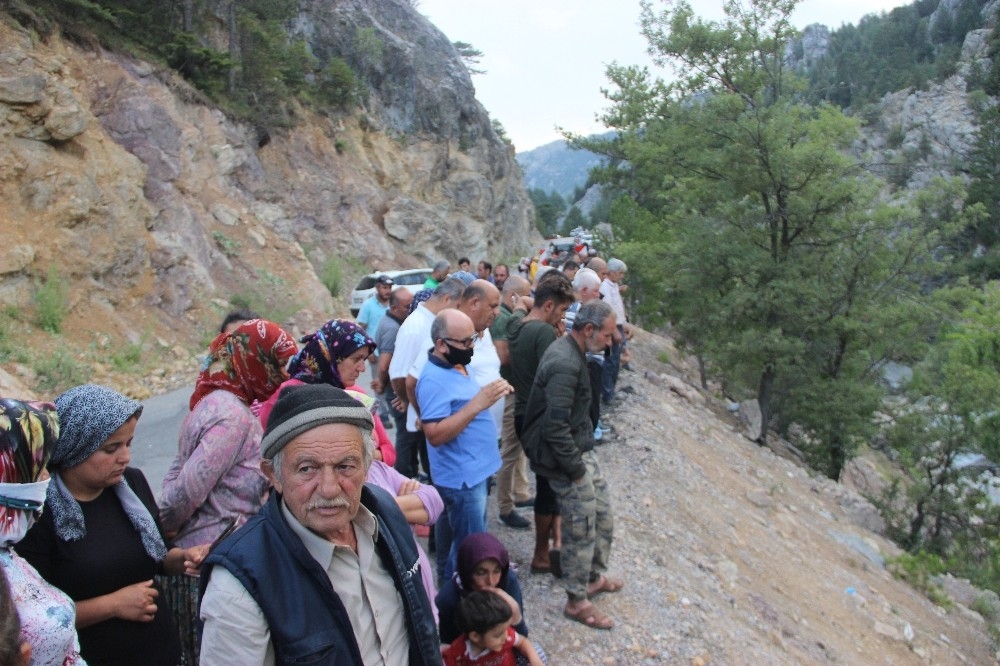 Şoför kalp krizi geçirdi, otomobil uçtu: 3 ölü, 4 yaralı