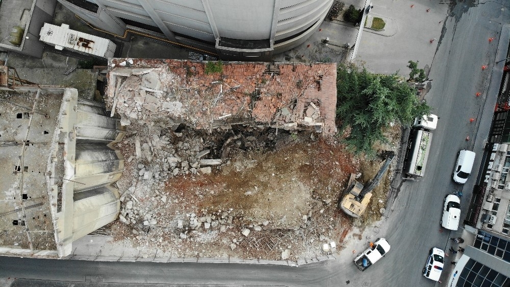 Tarihi Bomonti Bira Fabrikası'nın yıkımına başlandı