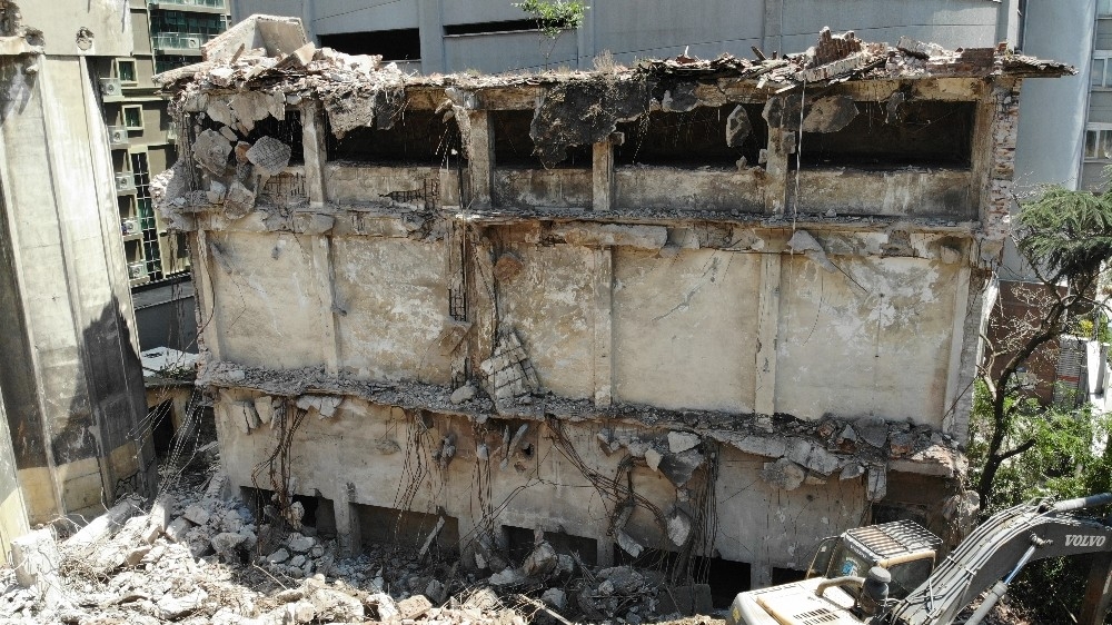 Tarihi Bomonti Bira Fabrikası'nın yıkımına başlandı