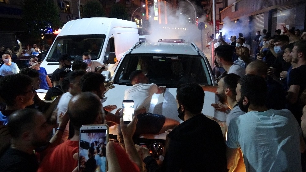 Trabzonspor taraftarı Galatasaray galibiyetini kutladı