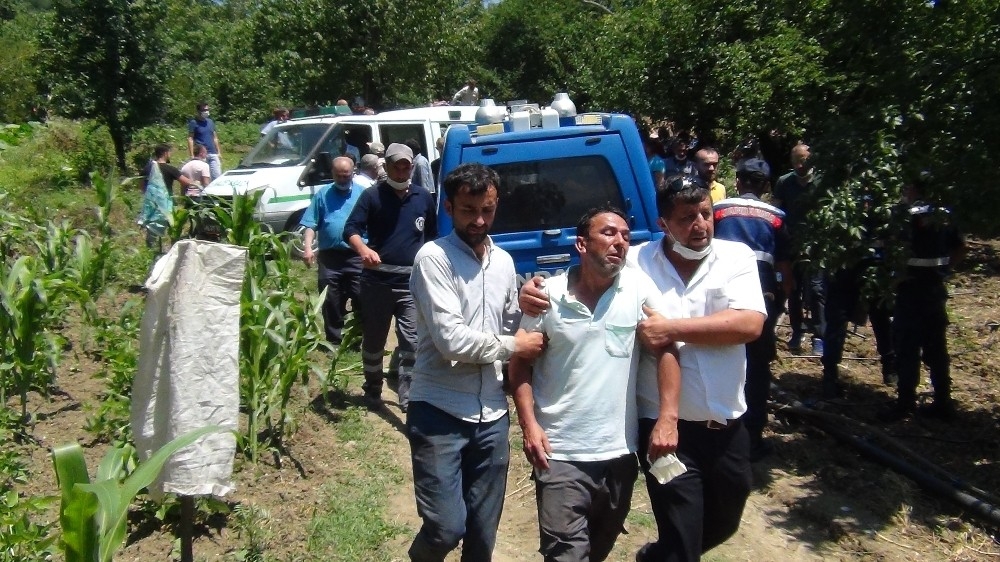 Traktörün altında can veren muhtar köylüleri yasa boğdu
